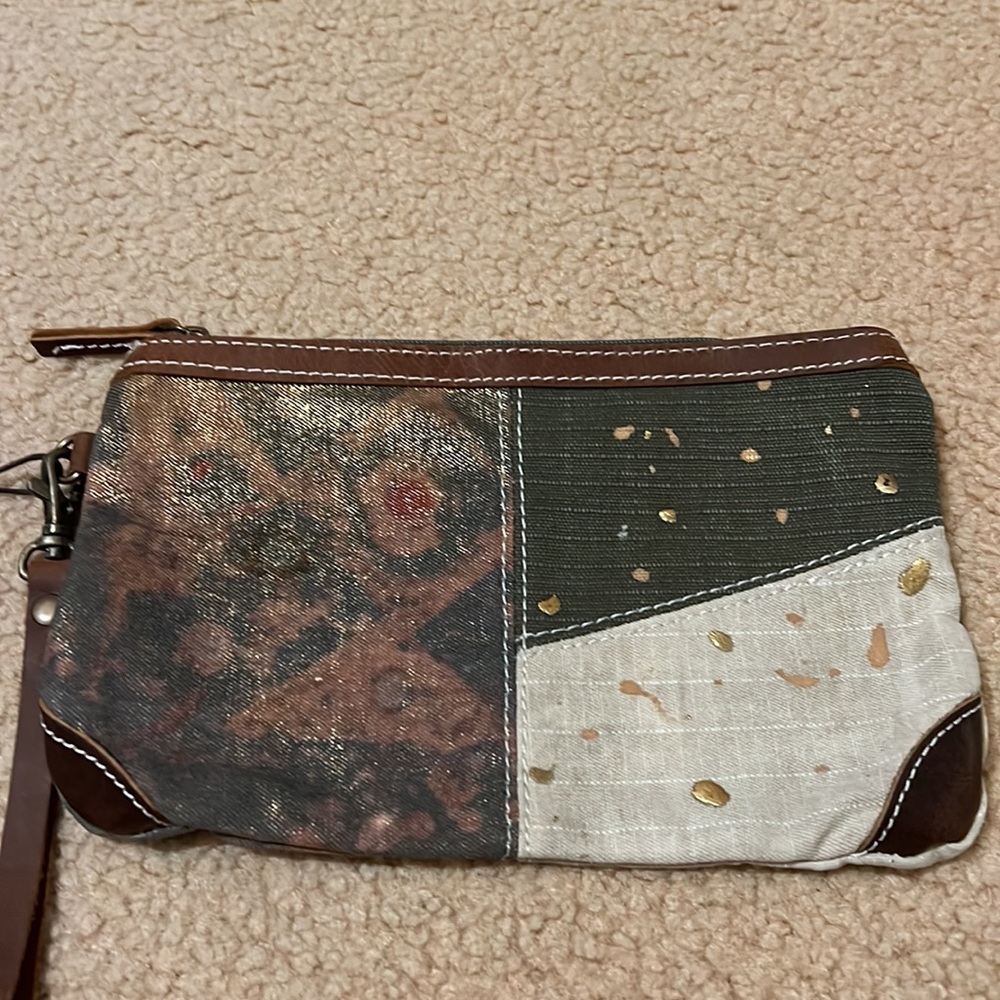 NWT Uchi Hattie Gold Splattered Canvas Wristlet Recycled Clutch Leather Metallic - Picture 3 of 12